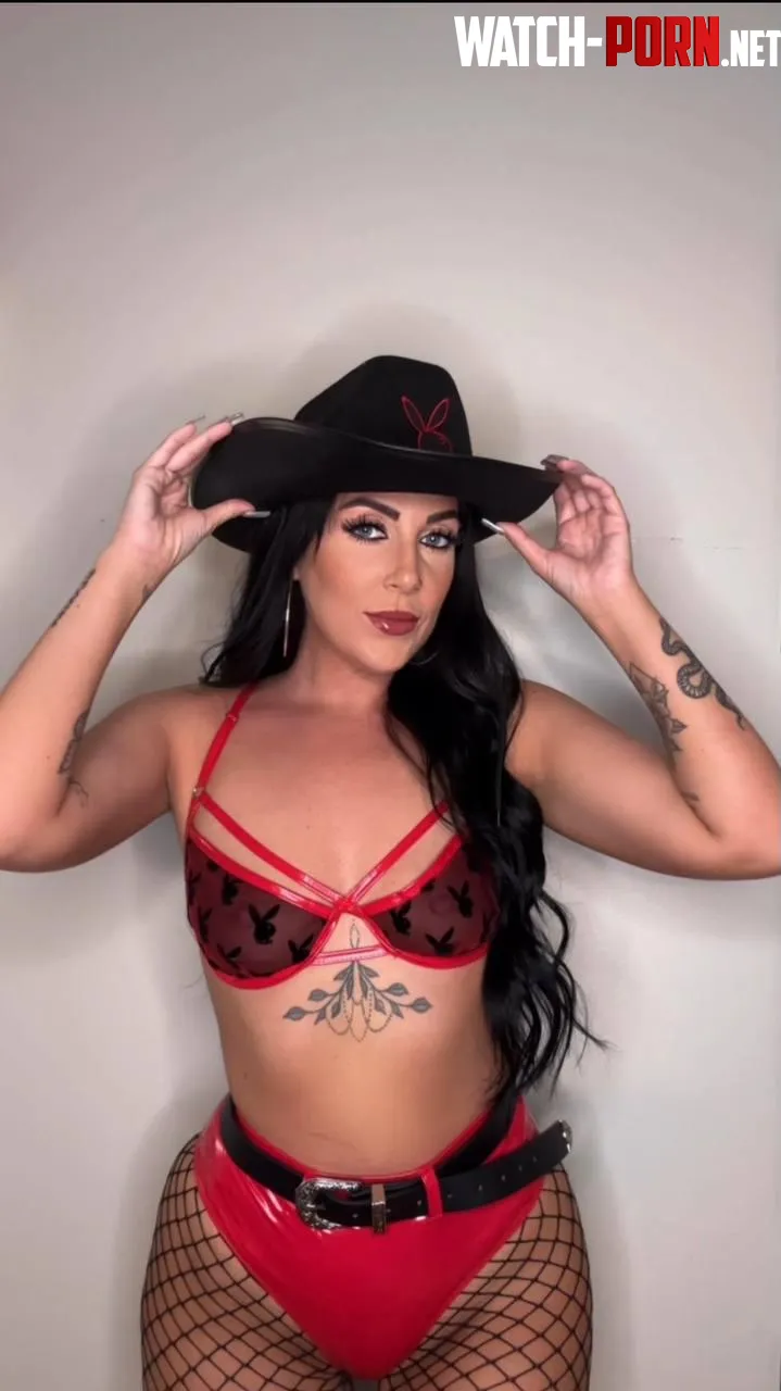 Im a cowgirl with nails sharp enough to scratch hands soft enough to make you weak which one do you wanna feel first  by itsbrooklynnk