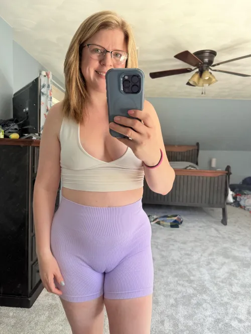 Thumbnail TightPixieNurse Greets Milf Lovers on a Friday Morning