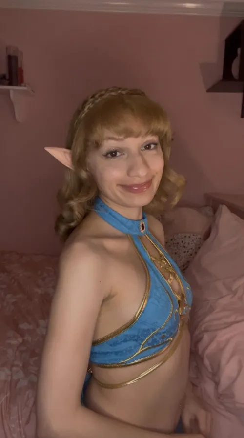 Thumbnail Zelda Enchantment: hollywoodsdead2's Captivating Cosplay