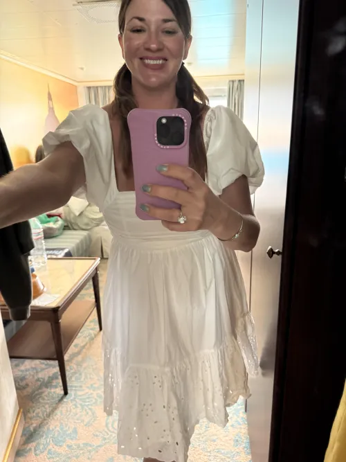 Thumbnail Feeling Cute: 79slothie's Adorable MirrorSelfie Display