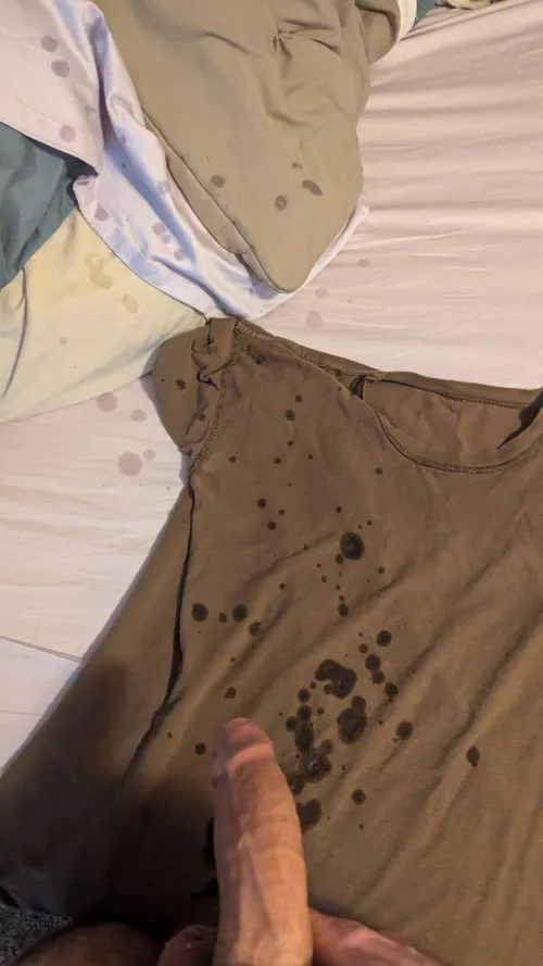 Thumbnail In Need of a Bigger Shirt - Lumpy-Soil in the RedditorCum Community
