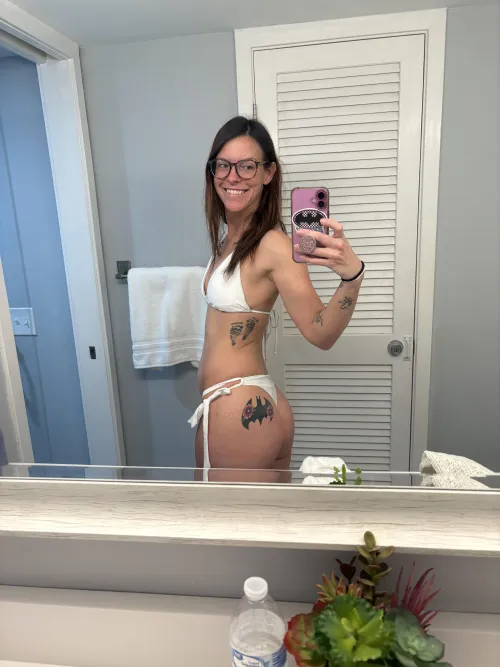 Thumbnail MILF Ready for Beach: Hedontastical's Adorable Fit | Milfie