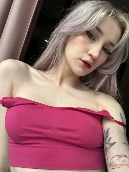 Thumbnail Lift Your Mood with Sharreamm's Article for GirlswithNeonHair