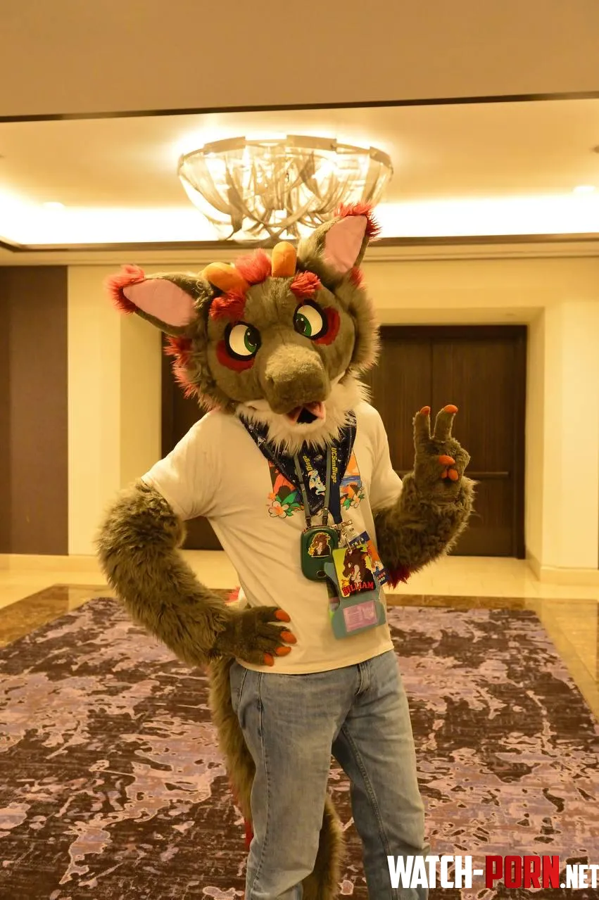 Wishing you a happy Fursuit Friday from your favorite fluffy derg by WonderOfUwU