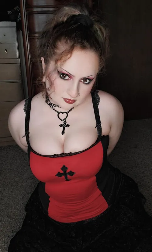 Thumbnail Your Curvy Goth Fantasy: Revel in Beauty with b0nechina