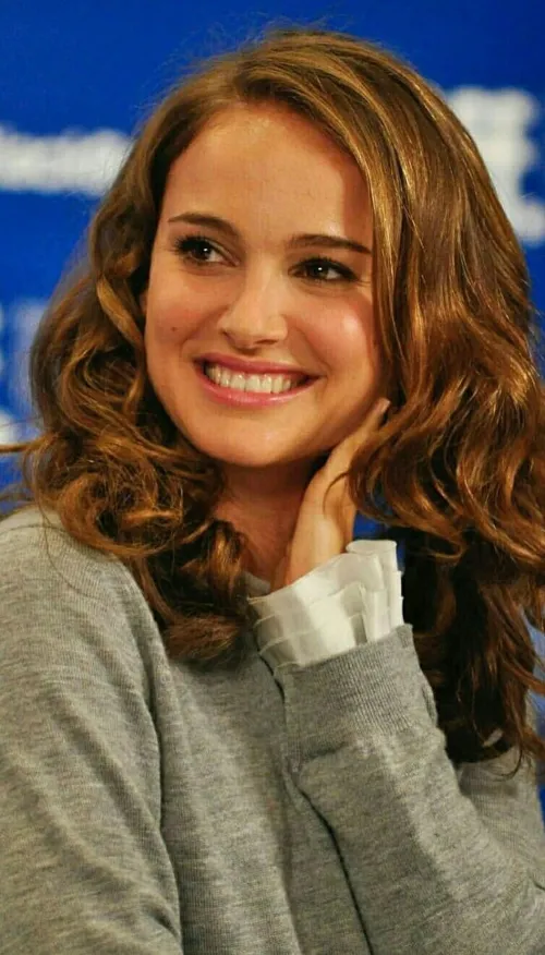 Thumbnail Natalie Portman: Beauty Beyond Bounds | rom003
