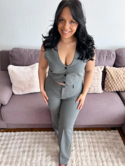 Thumbnail Saturday Vibes: A Peek into Galadriel69_'s Secretary Life