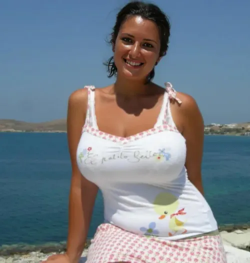 Thumbnail Busty Views Unveiled: A Guide by m3comp in 2busty2hide Category