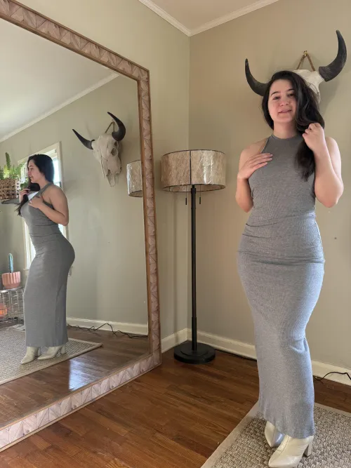 Thumbnail Discovering alexislux's Allure in the InstagramHotties Land