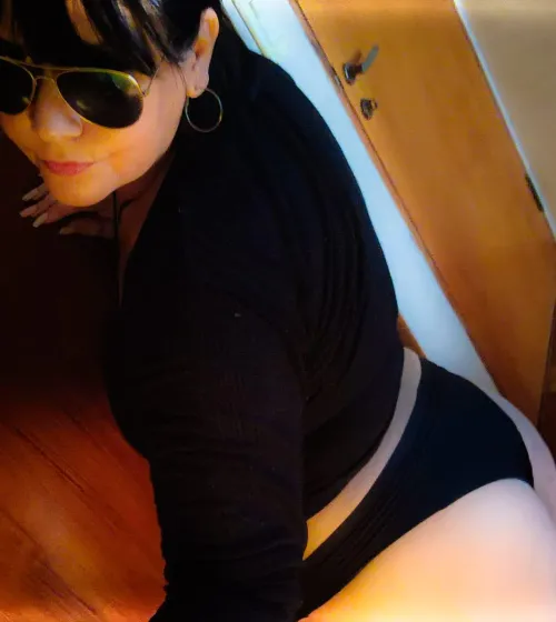 Thumbnail Indulge in the Sensation of MILF Panties: Sniff, Lick, and Beg for More | By reina_elizabeth