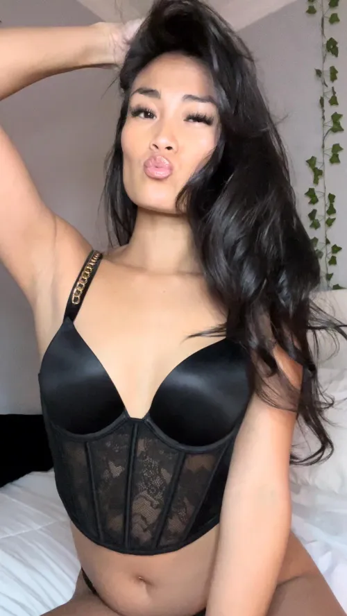 Thumbnail Adorable Kisses: sunshineonlyxo's Sweet Invitation