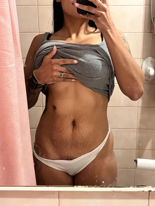 Thumbnail Mirror Selfie Alert: The Bold and Witty Side of The_zyanya
