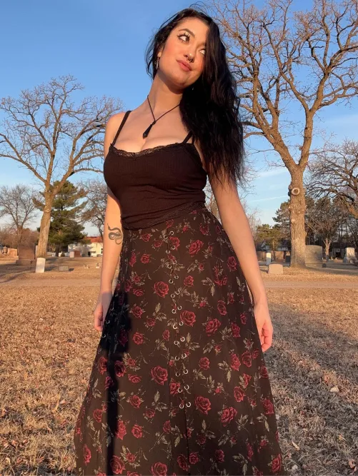 Thumbnail Graveyard Fun on First Date: Violetsnow13's Risqué Tale