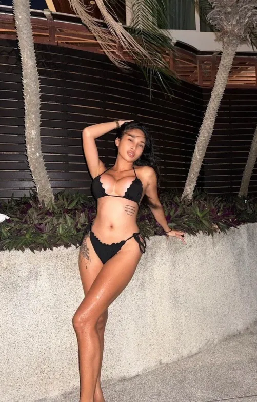 Thumbnail Confident and Irresistible: BikiniBodies