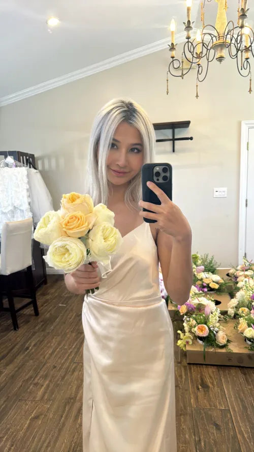 Thumbnail Capturing Moments at the Wedding with dopamine_baby | MirrorSelfie