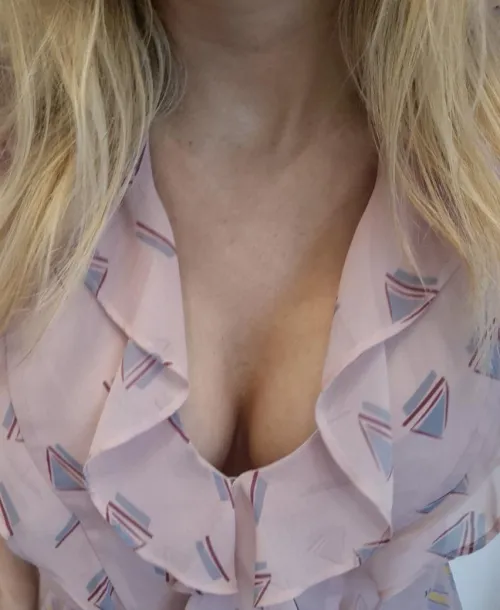 Thumbnail Sneak a Peek: Delightful Downblouse Moments with PrincessSweet123