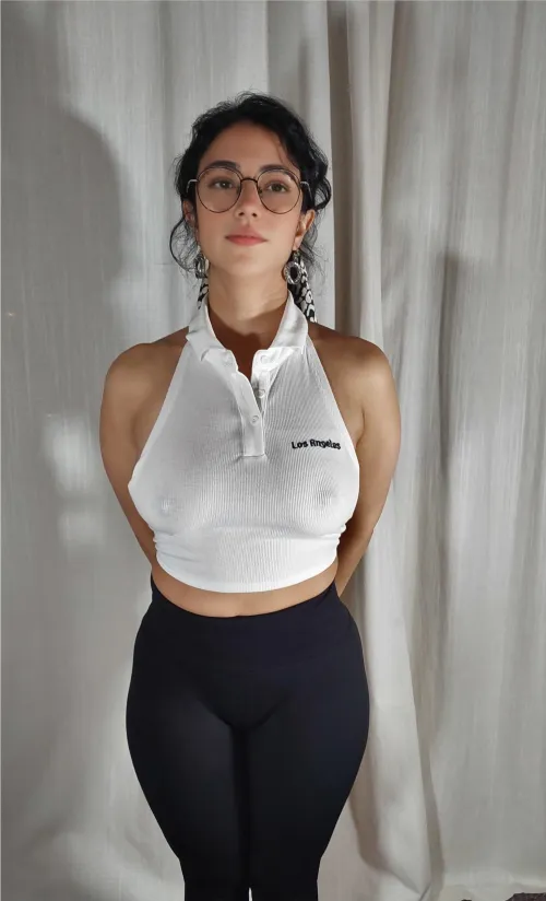 Thumbnail Flaunting Sensuality: Pokies Adventure with Braless_Babe