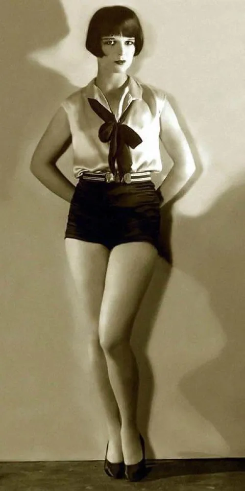 Thumbnail Tiny_Ear_61 Pays Tribute to Louise Brooks | PrettyGirls