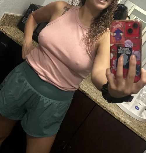 Thumbnail RedFantasy2x's Braless Selfie Adventure