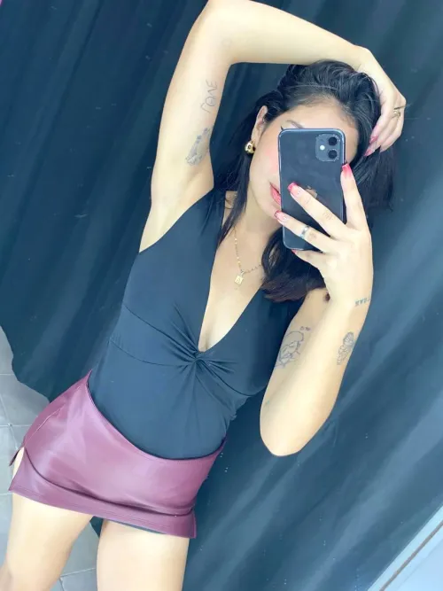 Thumbnail Newbie Alert: Introduction by Honest_Bad_5374 | Miniskirt Enthusiast