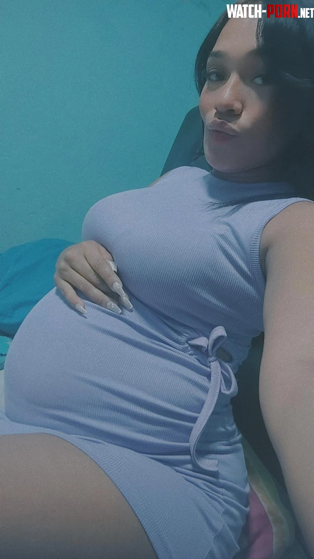 Im a pregnant 19yo college girl who is trying to look cute by negrita_bel