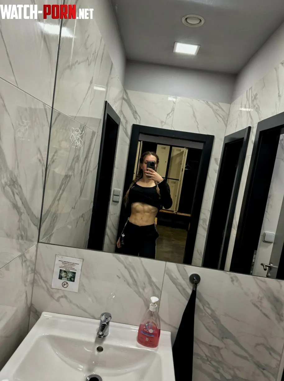 aiming to be classy and beautiful even at the gym by OkinesNesuk2003