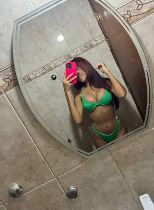 Thumbnail pinkyyypromisee's Tease through Mirror Selfies