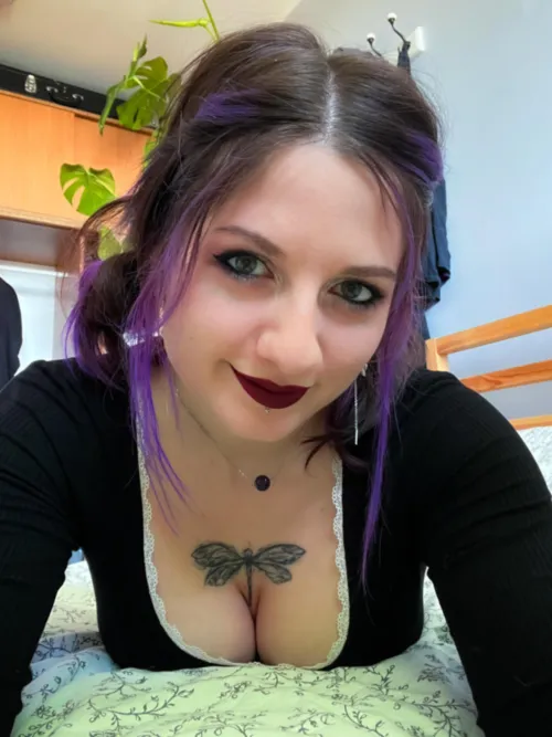 Thumbnail does the purple suit me by Littlest_Fern
