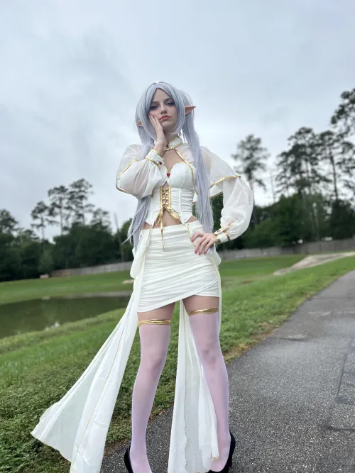 Thumbnail Frieren Cosplay: Lilyy_lovely's Captivating Impersonation