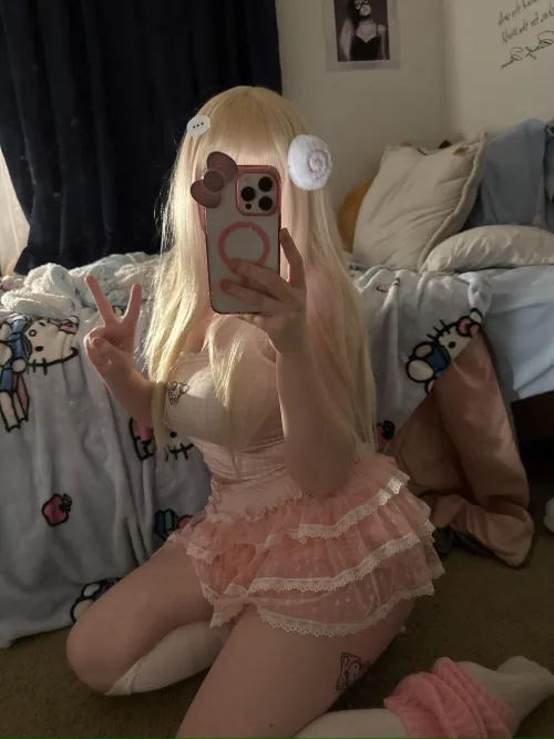 Thumbnail Cute & Busty in Pink: petiteschoolgirlxo's Marvel | 2busty2hide