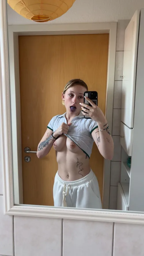 Thumbnail louisaa_sec's Provocative 18yo College Teen Fantasy in LegalTeens