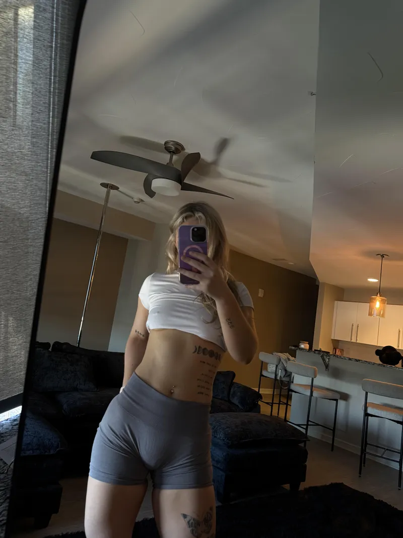 Thumbnail WinterRayne_ Creates Her Own Unique Crop Top Style