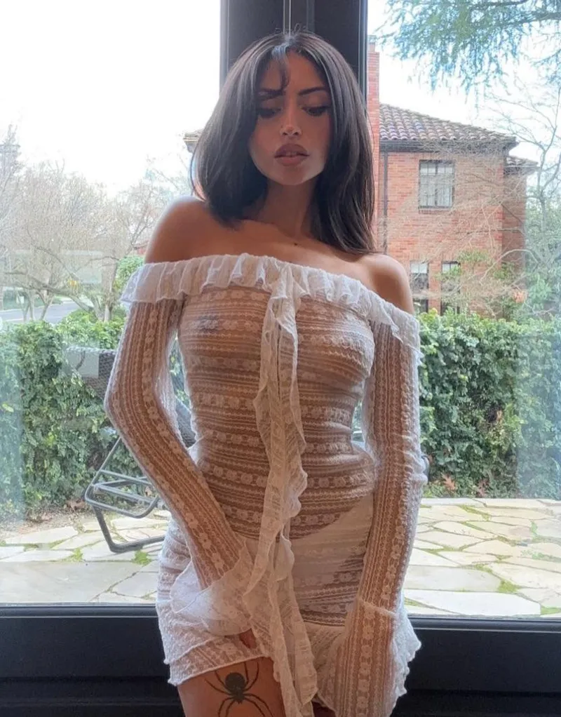 Thumbnail What's at the Window: A Unique Fashion Insight by LetReal1805