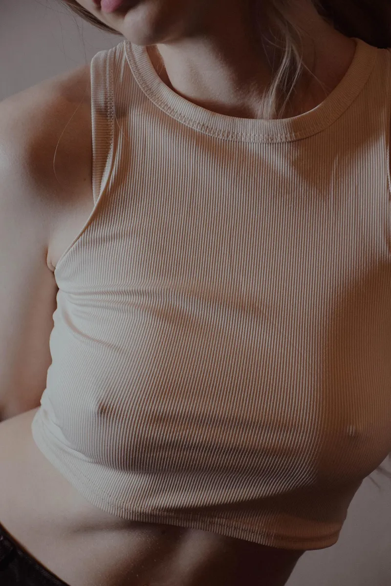 Thumbnail buonbella Explores the Idea of Going Braless in a Top - Yay or Nay?