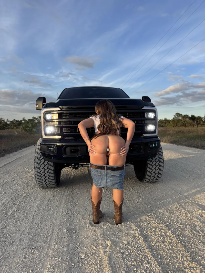 Thumbnail Ready for Adventure: Let's Go for a Ride with Country_peach67