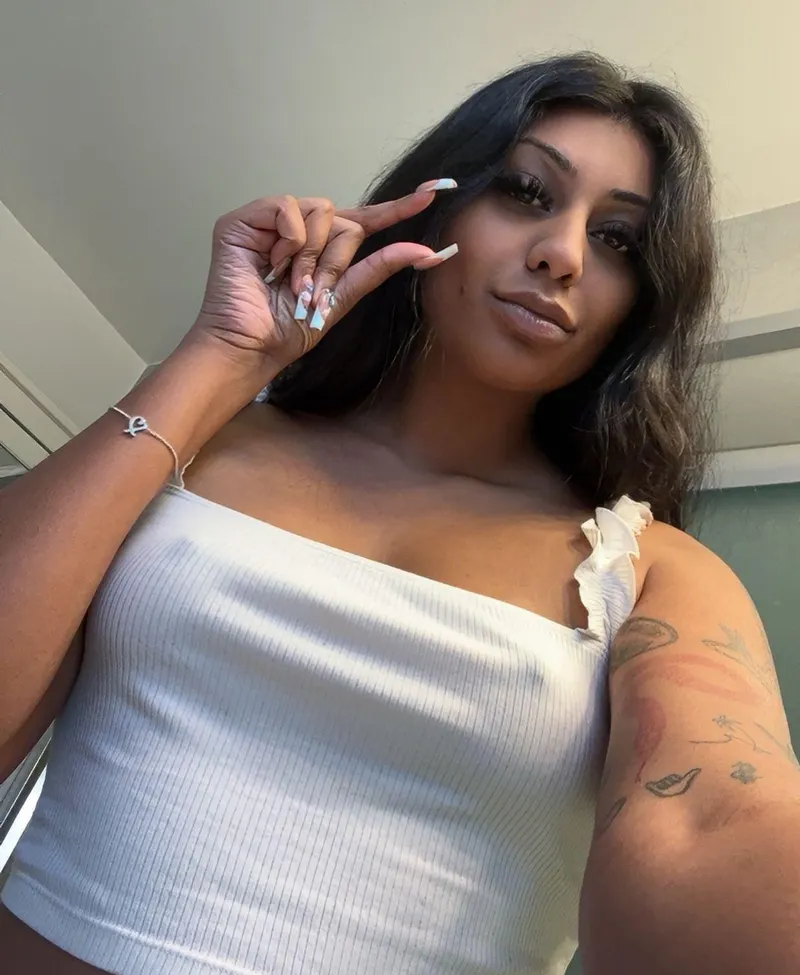 Thumbnail Dive into Pleasure: Indulging Fantasies with Indian Girls | badgaljizz