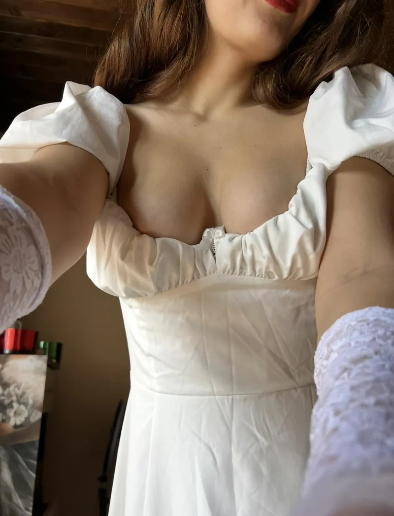 Thumbnail Myonaaa's All-White Cleavage Elegance: A Timeless Classic
