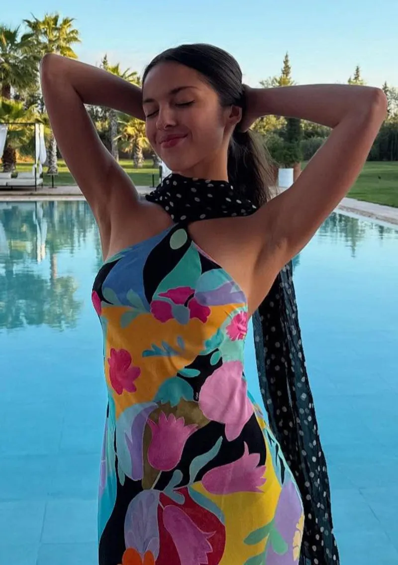 Thumbnail Dazzling Brunette Beauty: Are You Intrigued? | bobabuttgirl