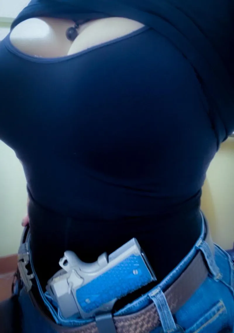 Thumbnail Casual Concealed Carry Pic: A Peek | girlswithguns