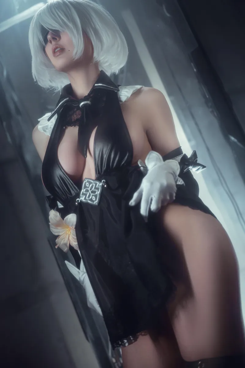 Thumbnail Evenink's Unique Interpretation of 2B Cosplay in 2Booty