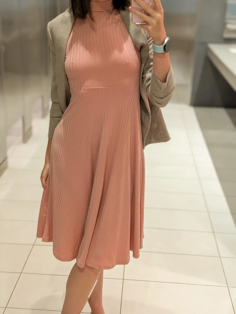 Thumbnail peekabooadams Juggles Being Braless Full-Time: Join the Lifestyle