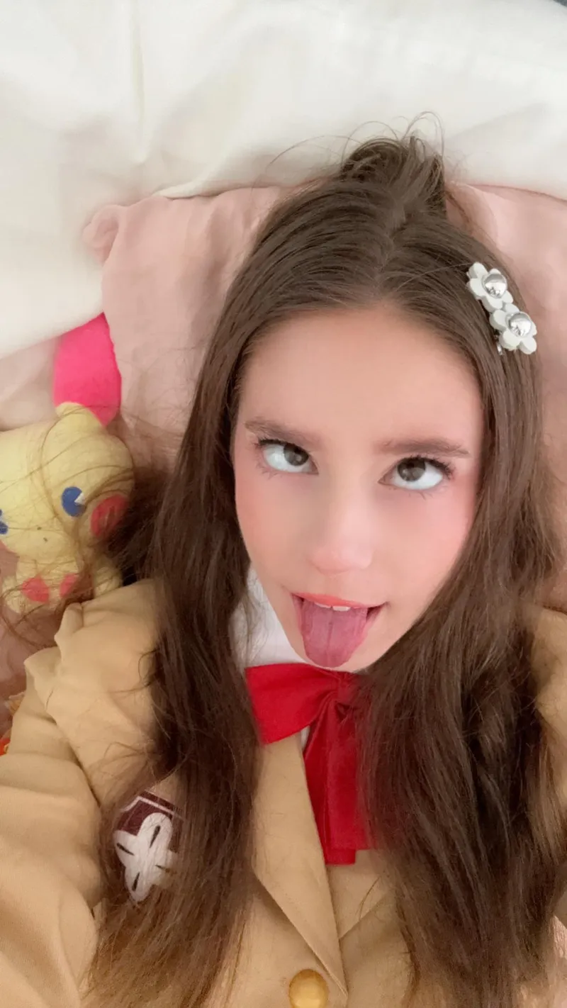 Thumbnail Treat Yourself to ellieraelol's Ahegao Antics | RealAhegao
