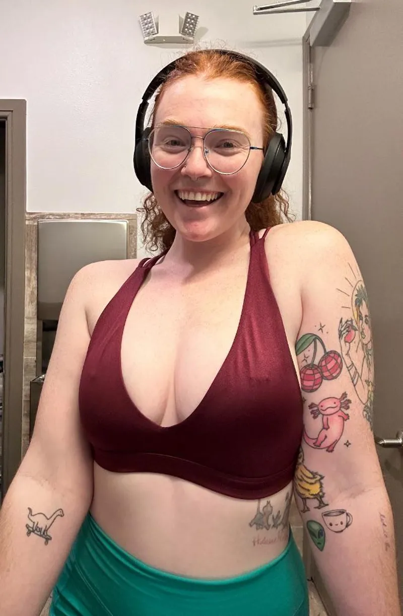 Thumbnail Brought My Own Barbells to the Gym - A Workout Experience by thelegogoddess_