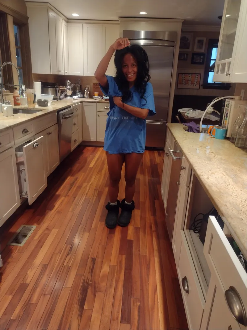 Thumbnail cindysub27 Laughs at Her Raggy T-Shirt Mishap