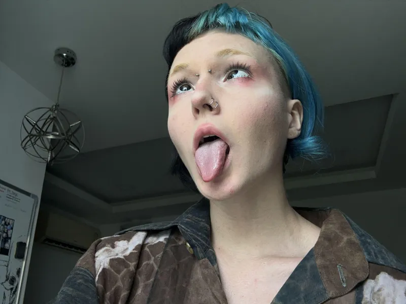 Thumbnail Colorful Hair and Ahegao: kawaiiipunk's Neon Hair Chronicles