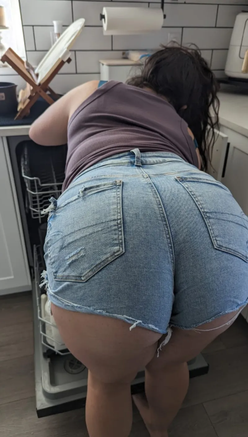 Thumbnail Daisy Dukes Season is Finally Here with Hungrylikethe_Wolf