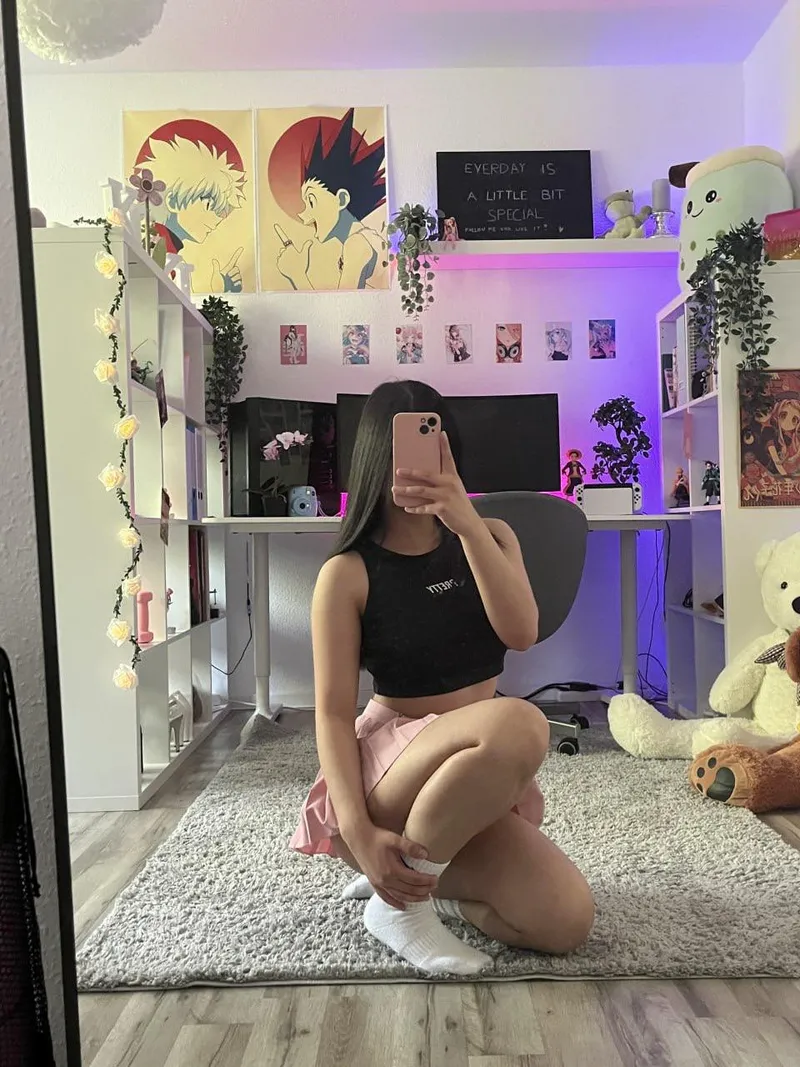 Thumbnail pandakikii: Exploring the Fun Side of Being Small-Sized