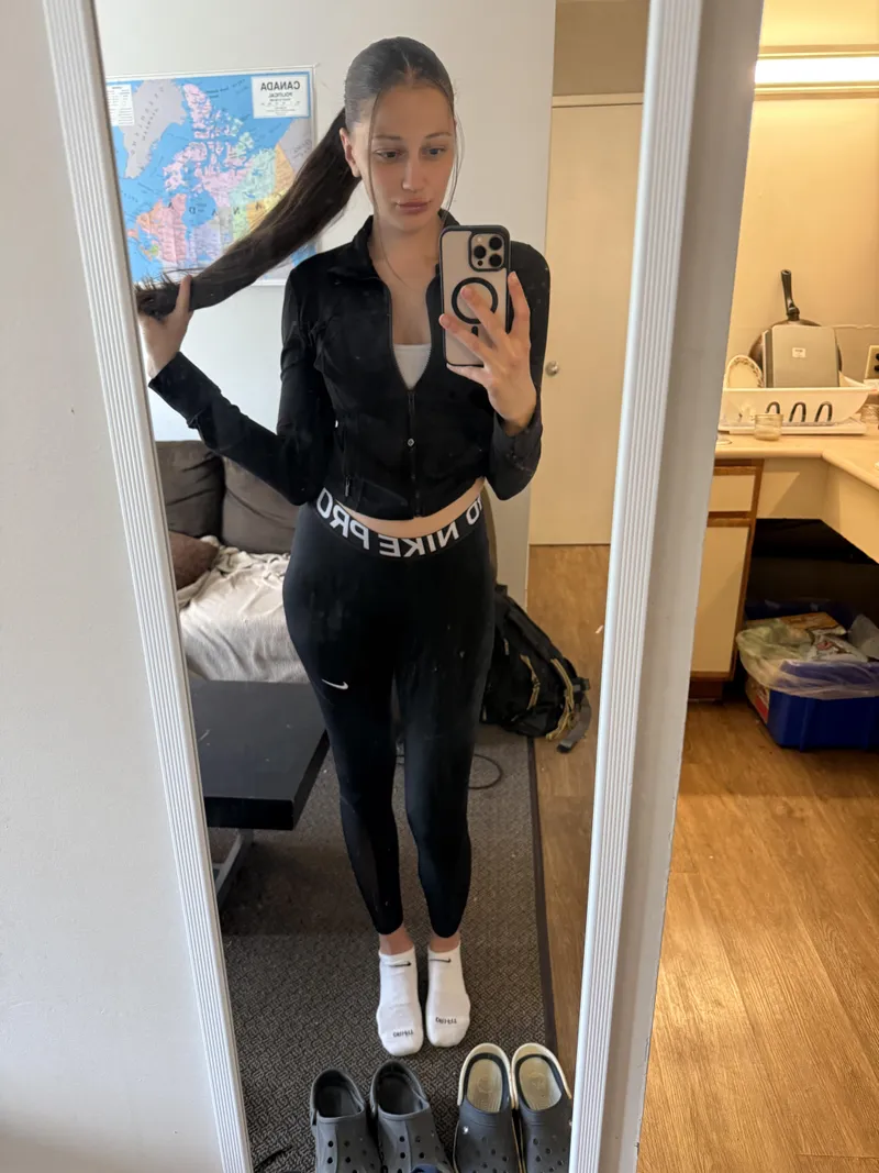 Thumbnail RoryRosee's Classic Long Hair MirrorSelfie
