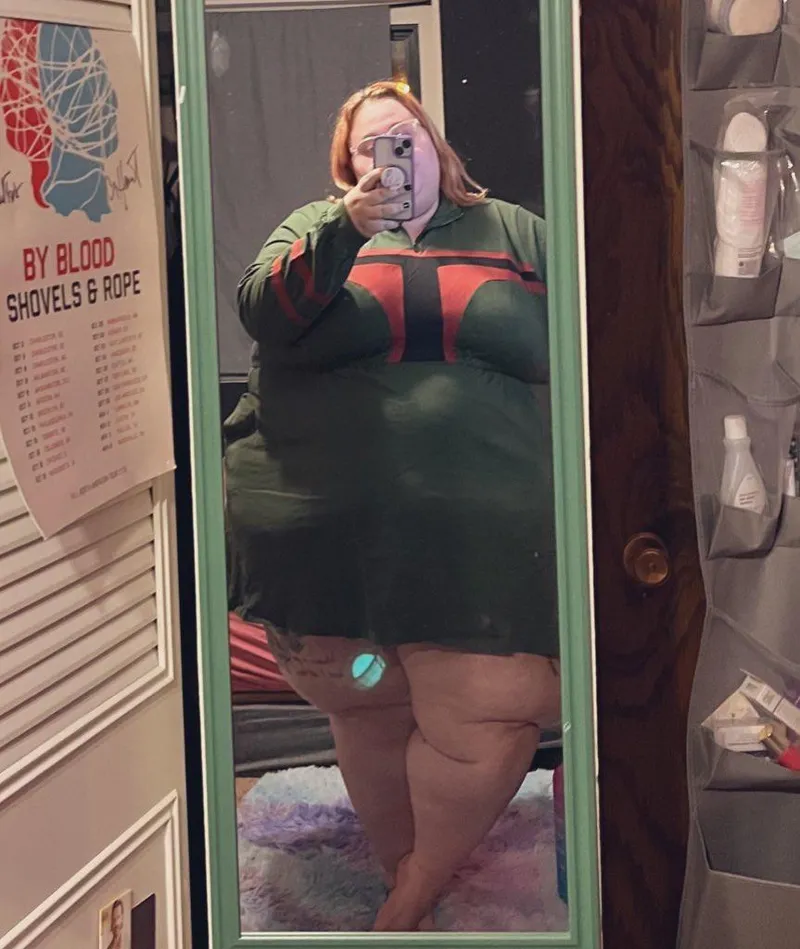 Thumbnail Cuddle with Boba Fatt: Exploring ssbbw Comfort with Different-Profile-43
