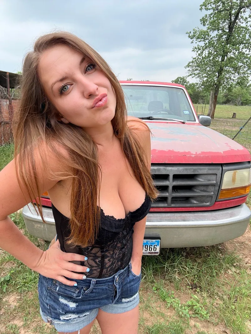 Thumbnail Happy Hump Day Y'all by Sasha_jo94 | VerifiedAmateurs